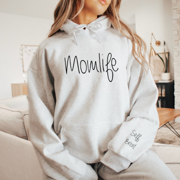 Dames hoodie momlife met kindernaam of kindernamen op de mouw 0