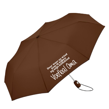 Paraplu door weer en wind kijk ik naar mijn kleinkind voetbal oma 0