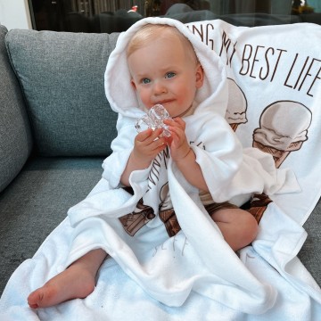Poncho voor kids living my best life met naam en beige ijsjes 2 0