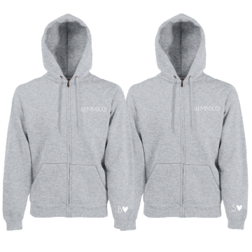 Setje koppel vesten met datum in romeinse cijfers en voorletters 0