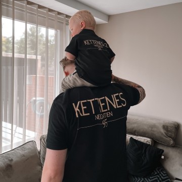 Setje polos voor vader en kind met achternaam en geboortejaar 3 0 0 0