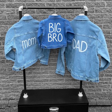 Zwangerschaps bekendmaking spijkerjassen set dad mom en big bro